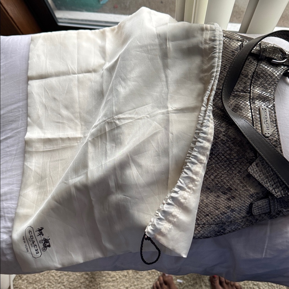 Coach soho python- embossed Gray Snakeskin Shoulder Bag - Picture 8 of 9